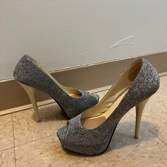 Women size 7 - Picture 2 of 5